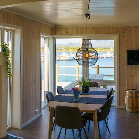 Lilleeideholmen Sjohusutleie 아파트 Hag