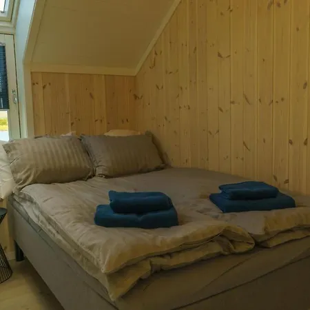 Lilleeideholmen Sjøhusutleie * Hag